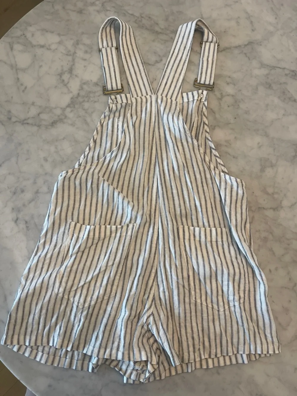 WEWOREWHAT Striped Linen Blend Playsuit In White Size L - Picture 7 of 7